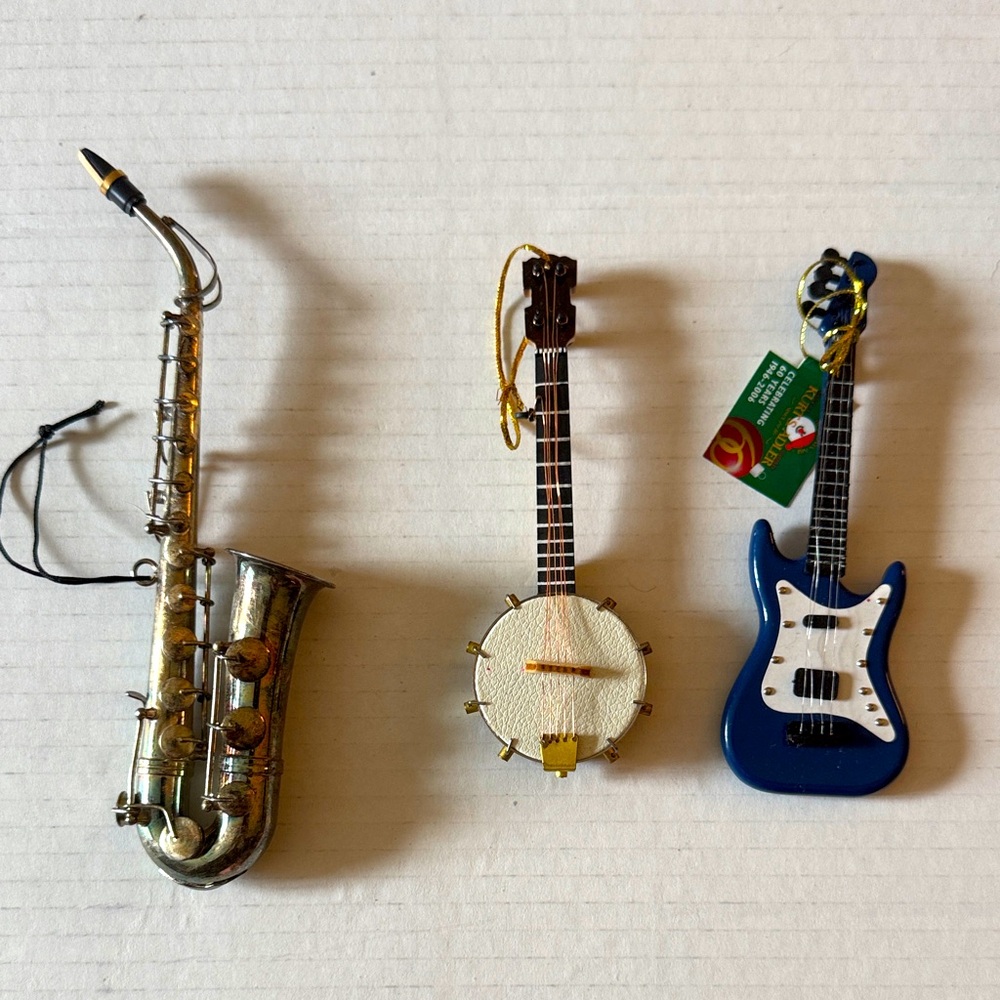 Lot of 3 Musical Christmas ornaments.